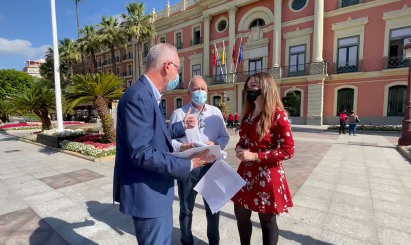 Serrano y Mario Gómez preparan el terreno para aplicar una subida de impuestos encubierta que aumentará la presión fiscal a los murcianos