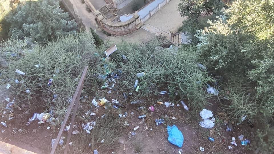 Acumulación de basura en el Santuario de la Fuensanta