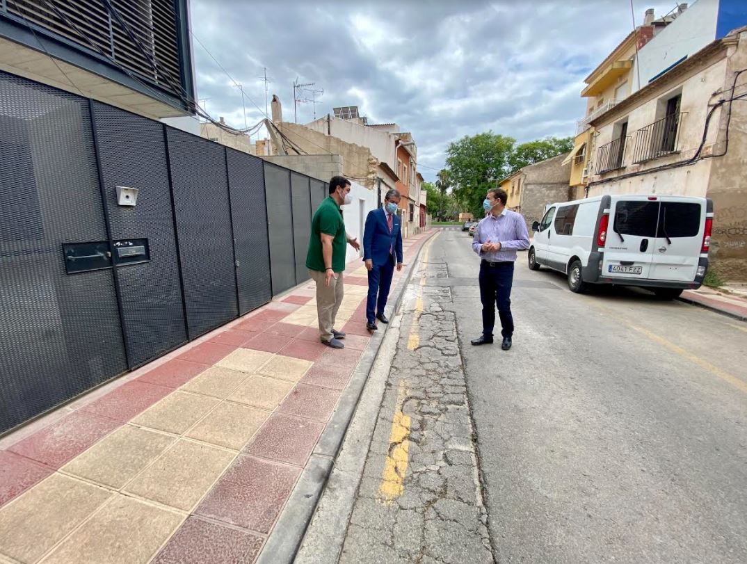 Cientos de carreteras de los barrios y pedanías murcianas están en mal estado, con socavones y baches, por la inacción de Mario Gómez