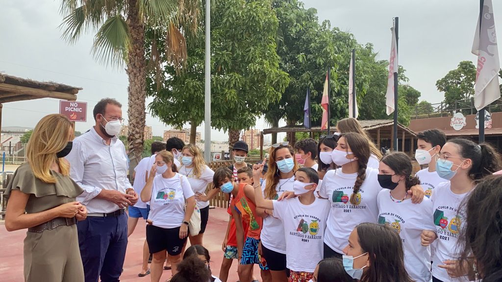 La supresión del servicio de comedor en las escuelas de verano refleja el desinterés social de Paqui Pérez