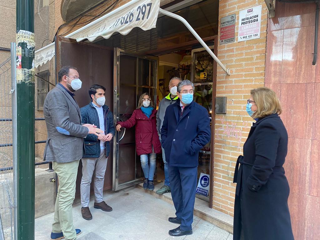 El PP propone que se indemnice a los comerciantes de la calle Sagasta por el bloqueo de las obras de la Muralla