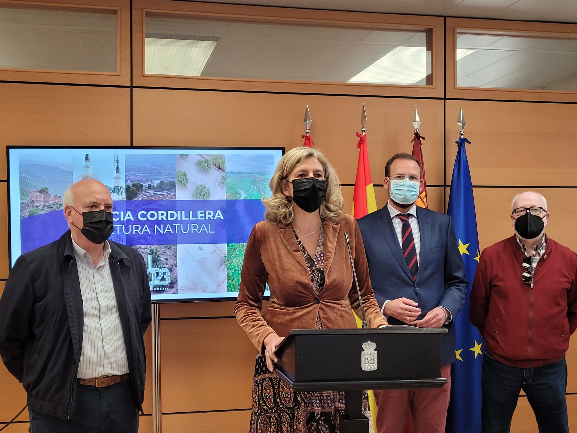 El PP propone la llegada de las bibliopiscinas a las piscinas públicas de Murcia