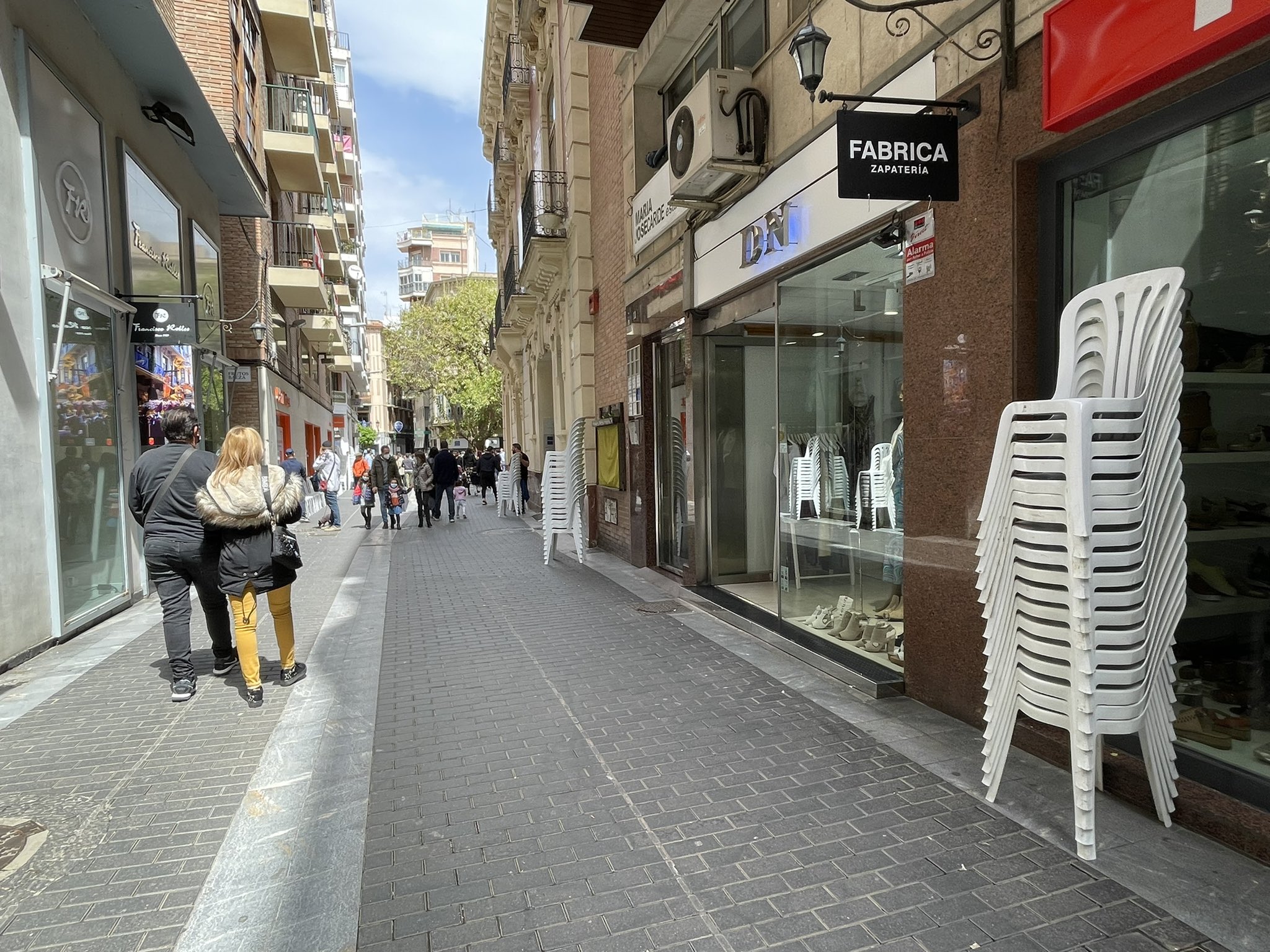 PSOE provoca una oleada de quejas por su caótica gestión de la venta de sillas del Entierro