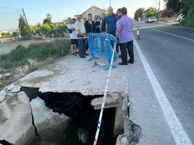 Quejas vecinales por la falta de seguridad para peatones, ciclistas y conductores ante el aumento de baches