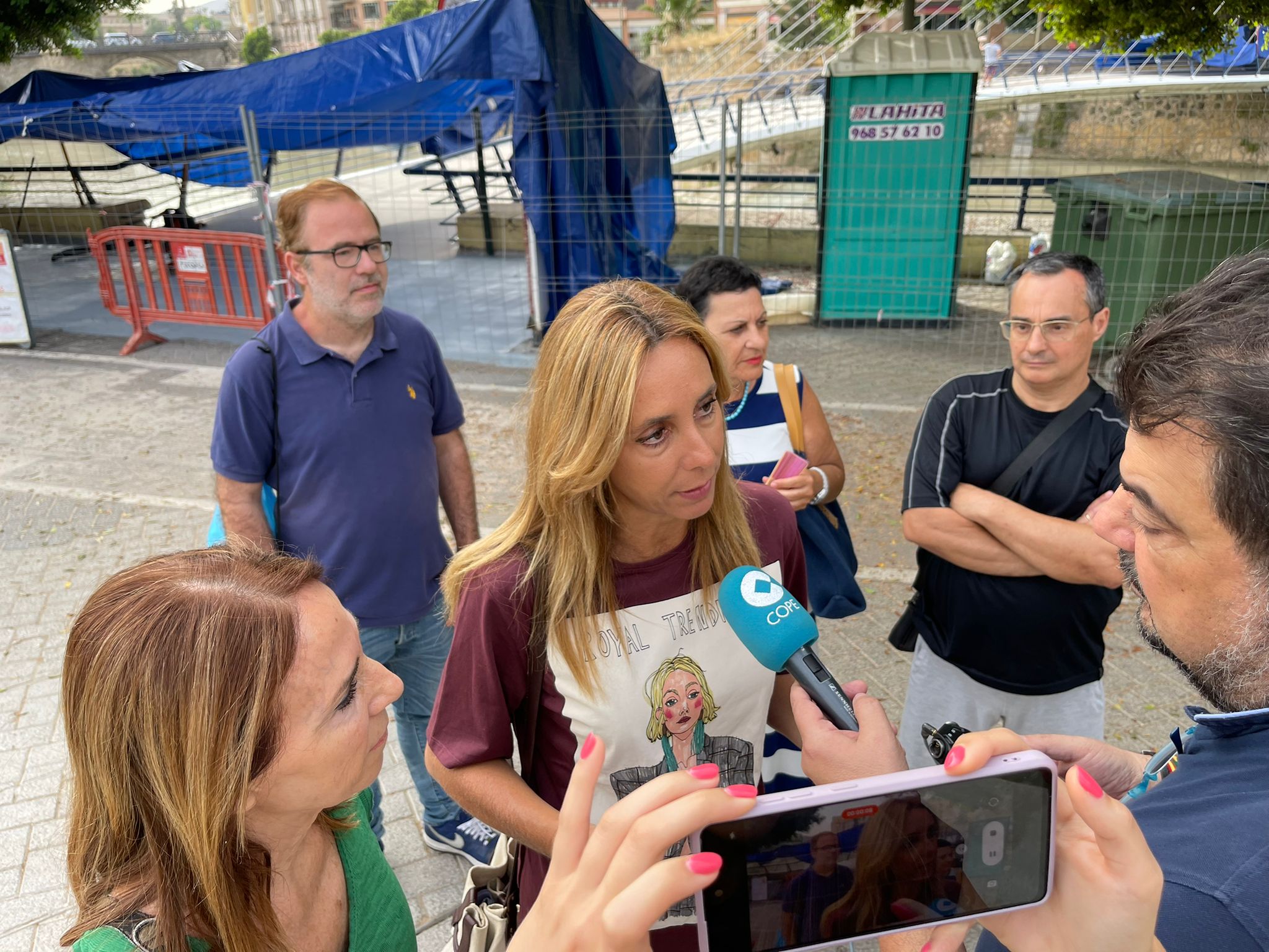 Los socialistas dejan incomunicados a cientos de escolares que no pueden acceder a sus colegios por el cierre de Manterola