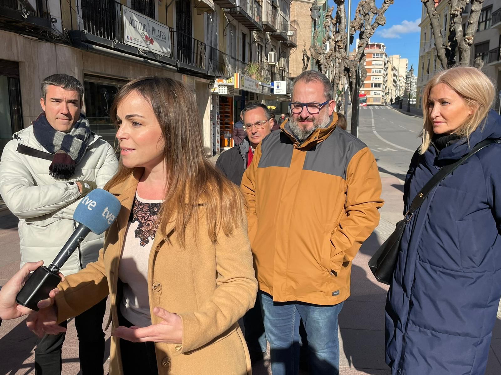 El alcalde socialista levanta la ciudad para hacer carriles bus sin tener autobuses para circular