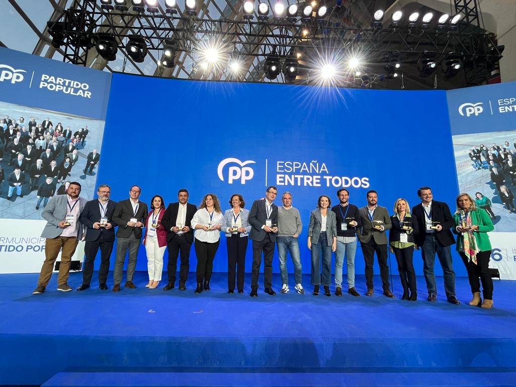 Feijóo premia los 12 proyectos estratégicos que ha presentado José Ballesta para Murcia